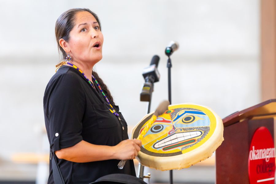<who>Photo Credit: NowMedia/Gord Goble</who> The PIB's Anona Kampe sings the Okanagan Song