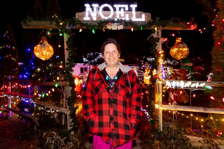 <who>Photo Credit: NowMedia/Gord Goble</who> Sue Ann Allen lights the way in Olalla