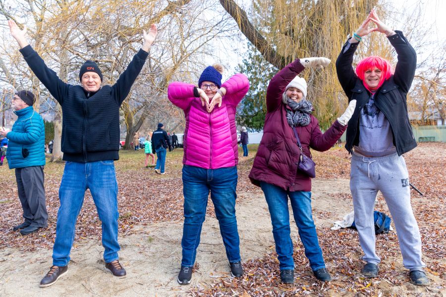 <who>Photo Credit: NowMedia/Gord Goble</who> YMCA action at Centre Beach