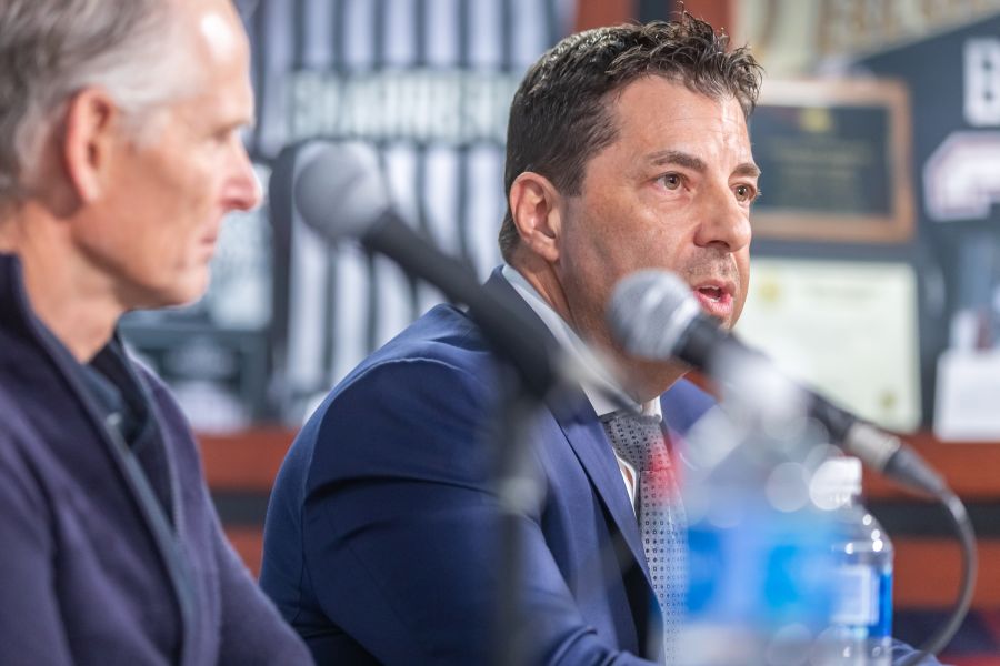 <who>Photo credit: NowMedia/Gord Goble</who> Vees coach/GM Fred Harbinson