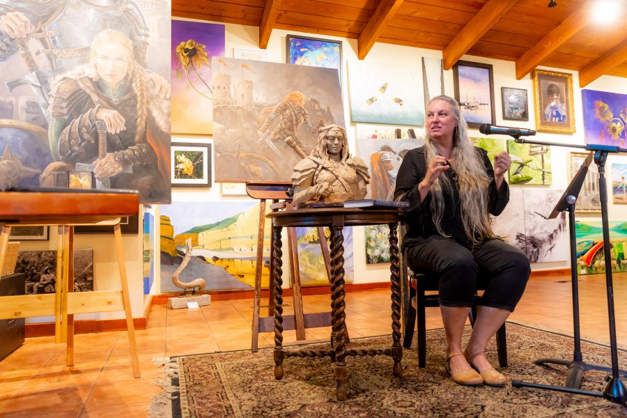 <who>Photo Credit: Gord Goble></who> Kindrie Grove's August event at Kaleden's Frog City Cafe