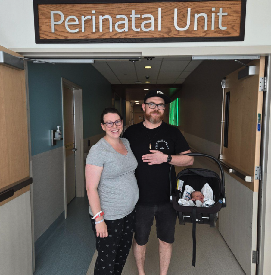 <who> Photo credit: LJI </who> Meg Markulin and Terry Chauncey with their newborn baby Atticus Wren Chauncey at the hospital in Kelowna.