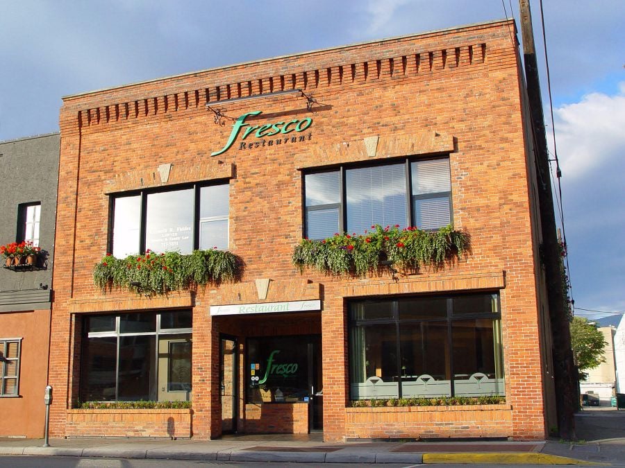 </who>Derrick's Steakhouse will open next month in this beautiful 1914-era brick building at 1560 Water St., the previous home of Fresco and Raudz restaurants.