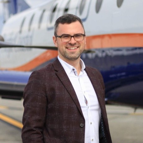 </who>Johnathan Richardson is a vice-president at Pacific Coastal Airlines.