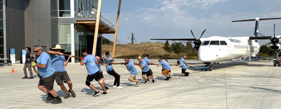 </who>The team from Leavitt Machinery pulled the 67,000-pound plane 75 metres in a winning time of 22.19 seconds.