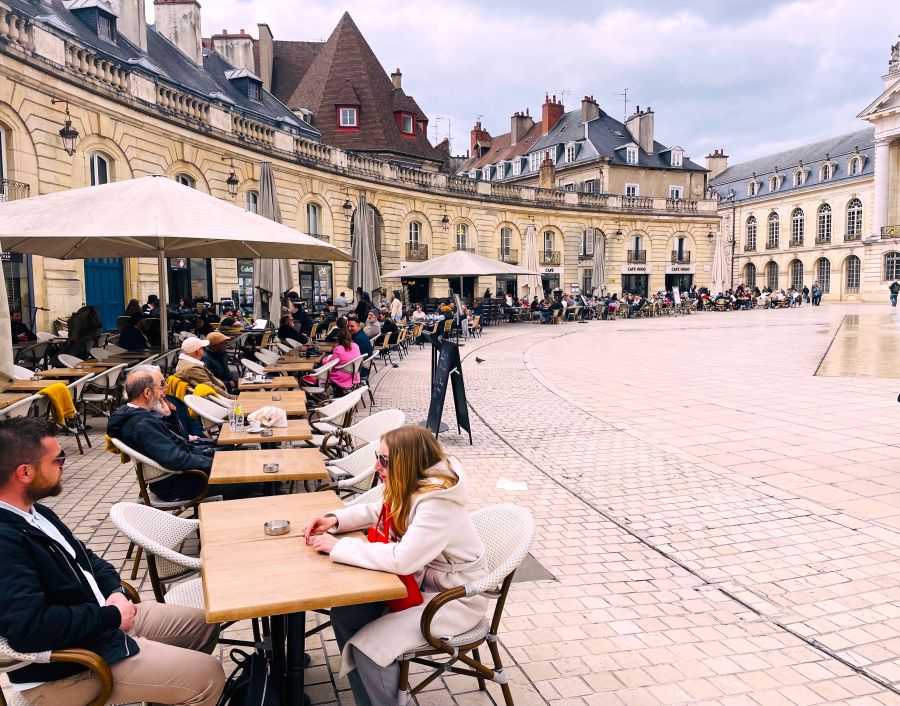 </who>Restaurant patios ring Liberation Square.
