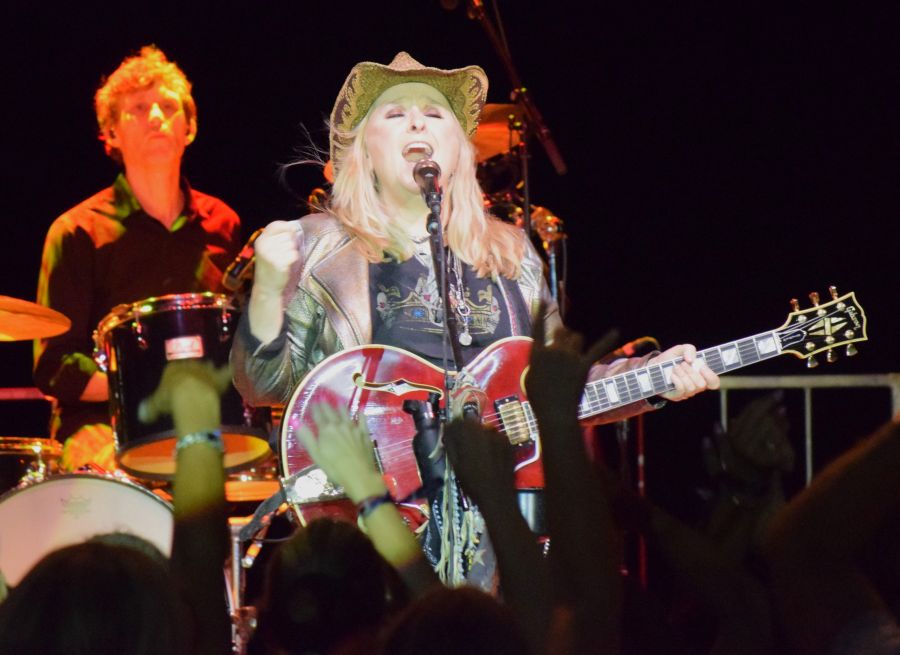 <who>Photo credit: Steve MacNaull/NowMedia Group</who>Melissa Etheridge belts out her hit 'I Want to Come Over'.