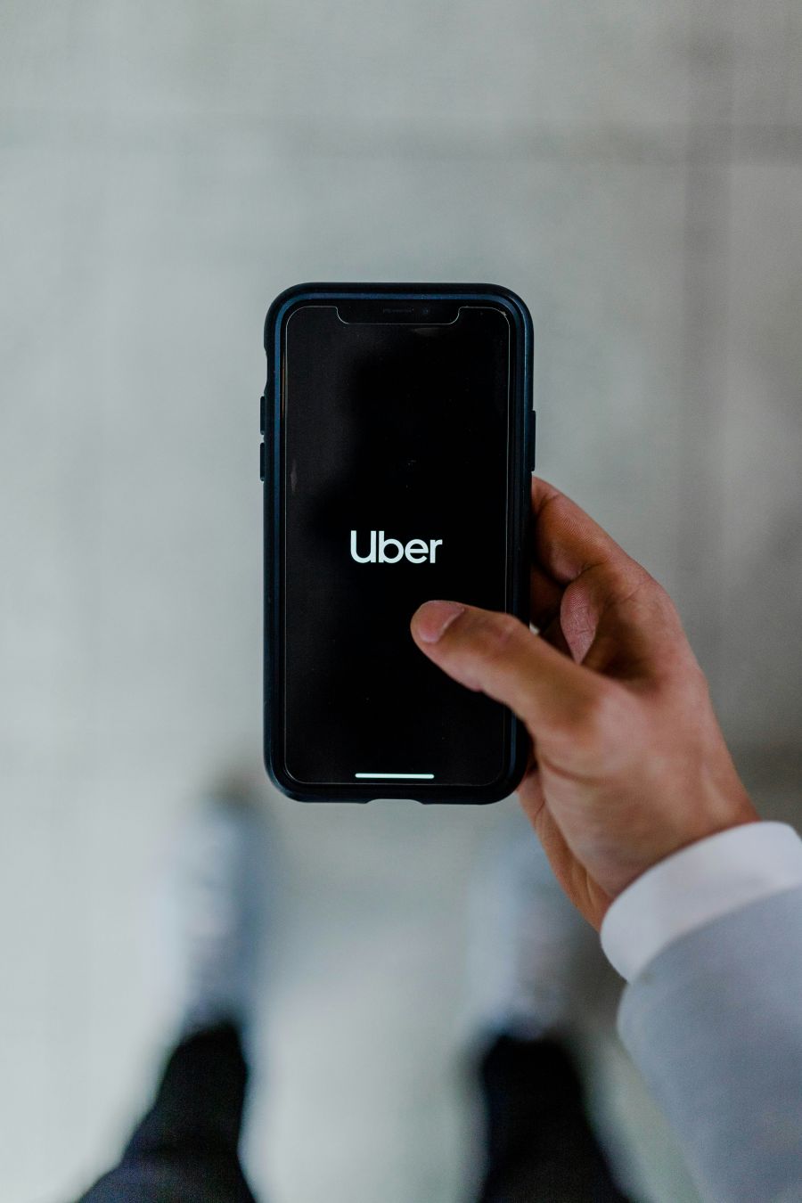 <who>Photo credit: Austin Distel on Unsplash</who>Uber is an app-based ride-hailing service that's been in Kelowna since June 2023, but only started to serve Kelowna airport today.