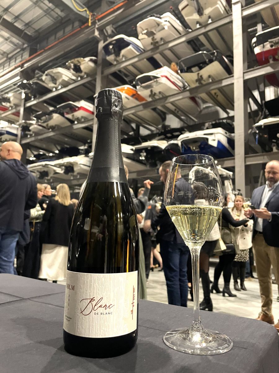 <who>Photo credit: Steve MacNaull/NowMedia Group</who>The Ailm 2021 Blanc de Blanc sparkling.