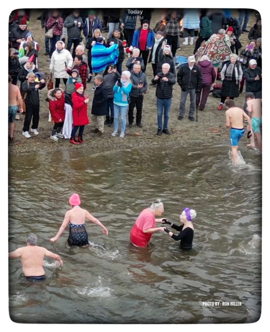 <who>Photo Credit: Ron Hiller</who> Action at Osoyoos' Gyro Park