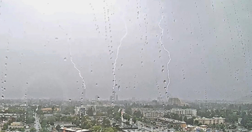 <who>Photo Credit: NowMedia webcam</who>Our webcam atop Landmark 6 in Kelowna captured quite the storm on June 20.
