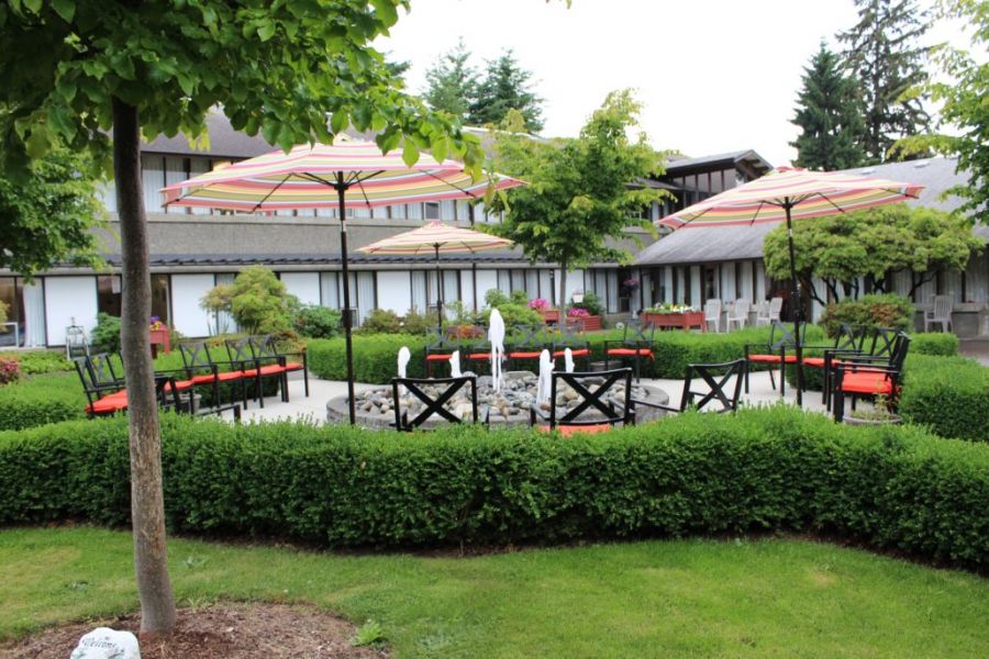 <who>Photo Credit: Menno Place</who>The courtyard at Menno Home.