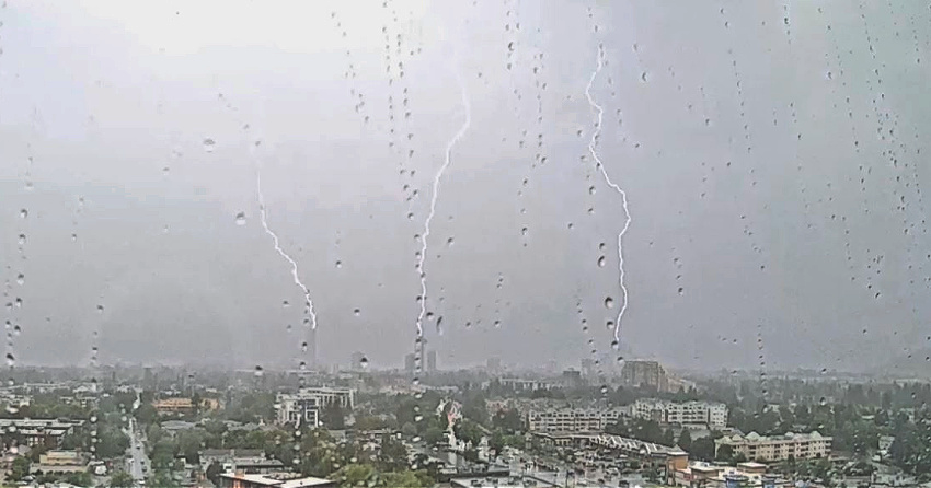 <who> Photo credit: KelownaNow </who> A snap showing the thunderstorm in Kelowna on Friday.
